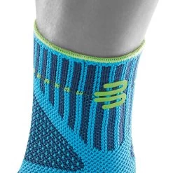 Bauerfeind Sprunggelenkbandage Dynamic Blau/lime - 1 Stück -Sportausrüstung BauerfeindSports ankle support dynamic rivera detail2 web 1000x1000 1