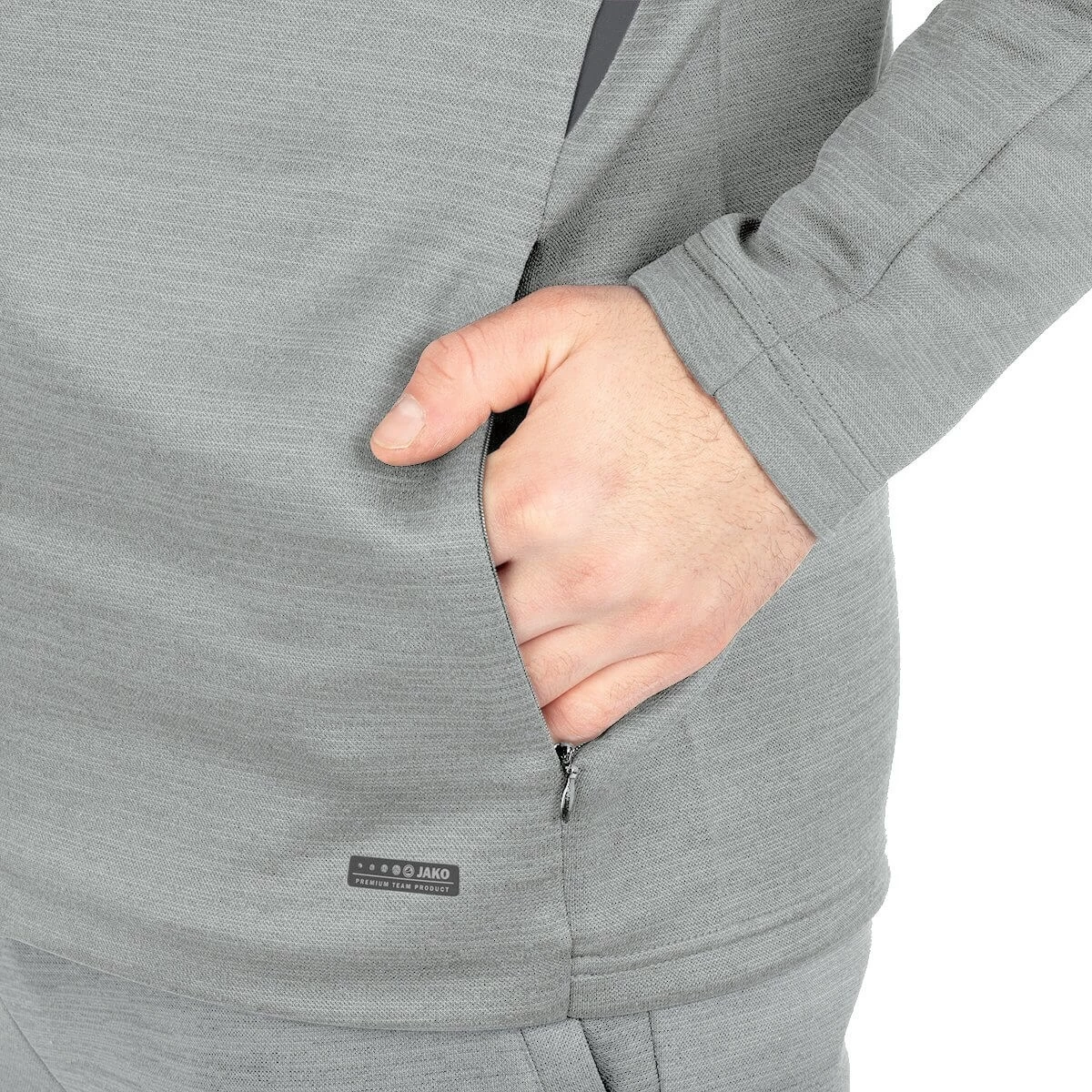 JAKO Freizeitanzug Challenge Mit Kapuze (Jacke Und Hose, Sportiver Schnitt) Hellgrau Herren 7 JAKO Freizeitanzug Challenge Mit Kapuze (Jacke Und Hose, Sportiver Schnitt) Hellgrau Herren – Bild 5