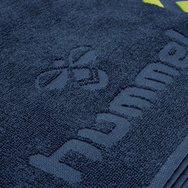 Hummel Duschtuch Logo Gross Denimblau 160x70cm 5 Hummel Duschtuch Logo Gross Denimblau 160x70cm – Bild 3